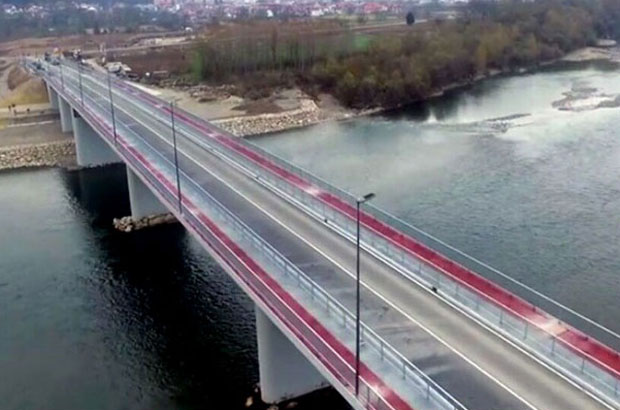 Братољуб чека људе